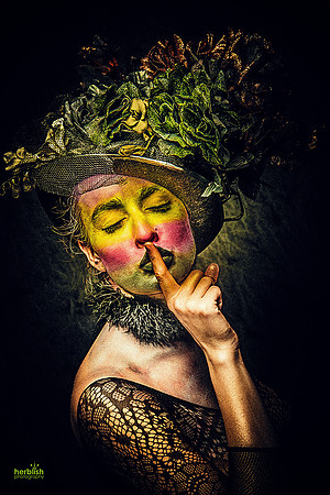 De mysterieuze mooie dame op de begrafenis - Dreamer's Requiem (Winner - The Healing Arts)